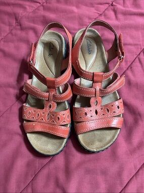 Clarks sz 8W Coral Orange Leather Womens Strappy Comfort Sandals